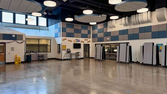 Chapman Hill Elementary School Cafeteria in Salem