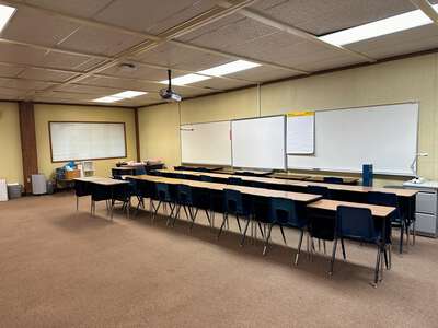 Vinland Elementary School Classroom Standard in Fresno