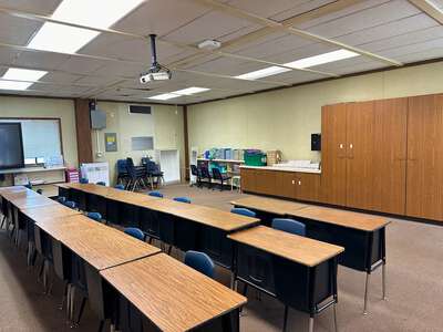 Vinland Elementary School Classroom Standard in Fresno