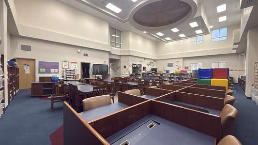 Terrytown Elementary School Library in Terrytown 3