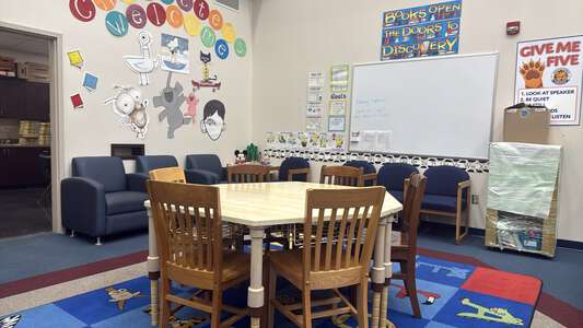 Terrytown Elementary School Library in Terrytown 4
