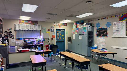 Stone Lake Elementary School Classroom Standard in Elk Grove