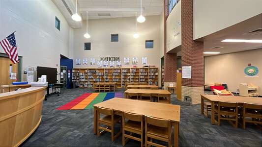 Washington Accelerated Learning Elementary School Library in Wichita 3