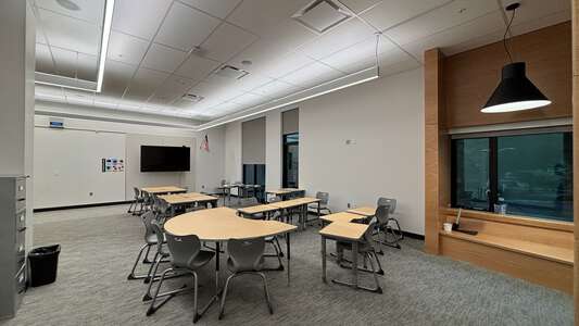 River Grove Elementary School Classroom Standard in Lake Oswego 5