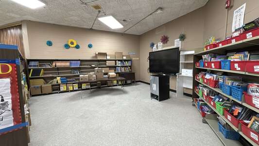 Ella C. Pittman Elementary School Library in Harvey 2