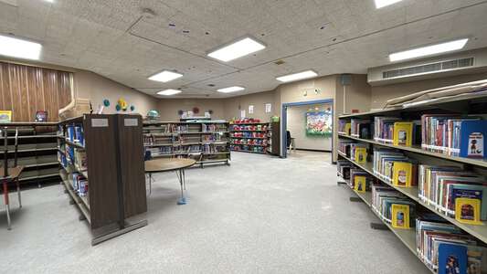 Ella C. Pittman Elementary School Library in Harvey 4