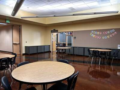 Boones Ferry Primary School Oak Porch in Wilsonville