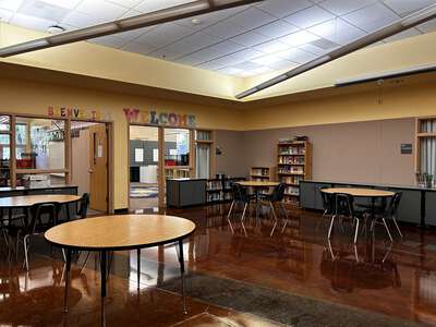 Boones Ferry Primary School Oak Porch in Wilsonville