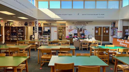 Leonard Middle School Library in Fort Worth 4