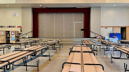 Robert Frost Elementary School Commons (Cafeteria) in Kirkland 3