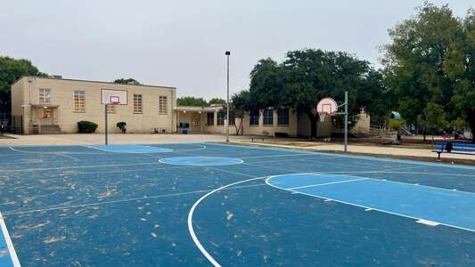 Mockingbird Elementary School Outdoor Basketball Courts in Dallas 3