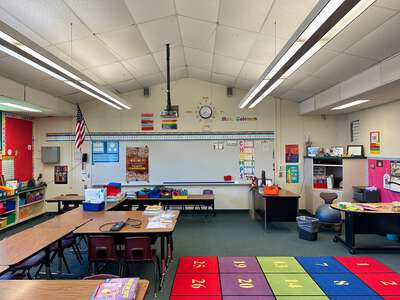 Thomas Elementary School Classroom Standard in Fresno
