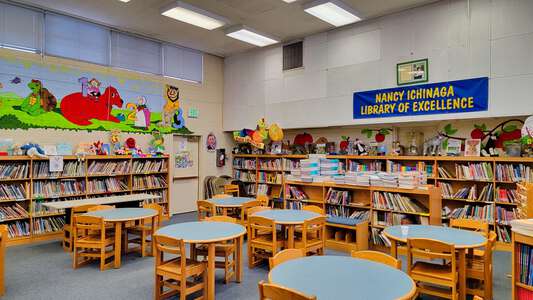 Bennett-Kew P-8 Leadership Academy of Excellence Library in Inglewood