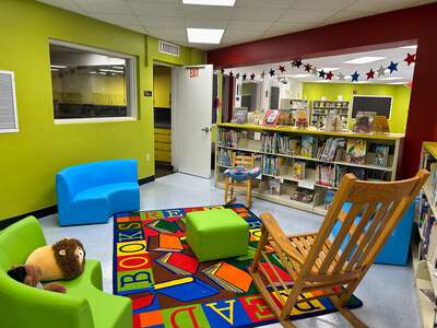 Rainbow Park Elementary School Library in Miami Gardens