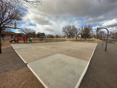 Los Padillas Elementary School Outdoor Basketball Courts in Albuquerque