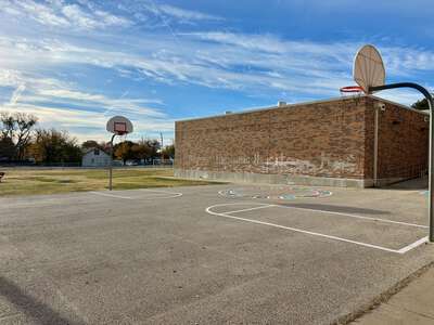 Rufino Mendoza Elementary School Outdoor Basketball Courts in Fort Worth