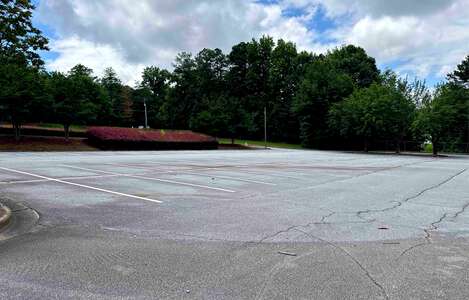 Beaver Ridge Elementary School Parking Lot - Rear in Norcross