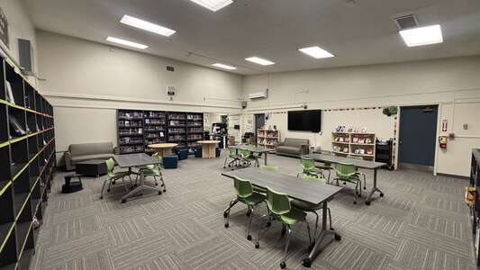 Orinda Intermediate School Library in Orinda