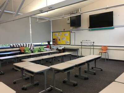 Mariposa Upper Elementary School Classroom Standard in San Carlos
