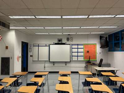Rubén Darío Middle School Classroom Standard in Miami 4
