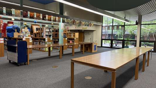 Crown Point Elementary School Library (3 hr min) in Jacksonville 3
