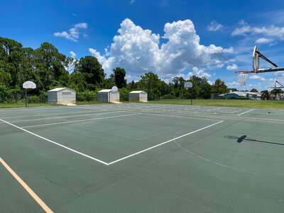 Gulf Trace Elementary School Outdoor Basketball Courts in Holiday