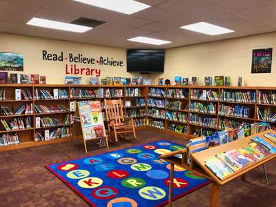 Castle Creek Elementary School Media Center in Orlando 2