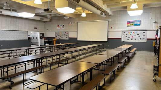 Caswell Dual Language Academy, Academia Bilingüe Elementary School Multi Purpose Room in Ceres 2