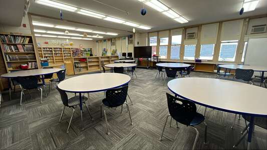 Kershaw - Joshua D Kershaw Elementary School Library in Chicago