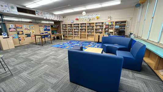 Kershaw - Joshua D Kershaw Elementary School Library in Chicago