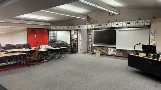 Dennis Earl Elementary School Classroom Standard in Turlock