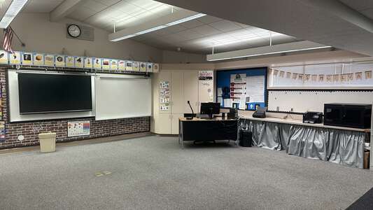 Dennis Earl Elementary School Classroom Standard in Turlock