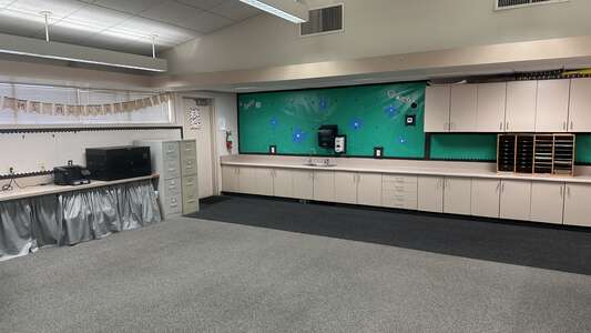 Dennis Earl Elementary School Classroom Standard in Turlock
