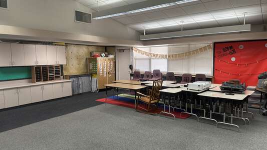 Dennis Earl Elementary School Classroom Standard in Turlock