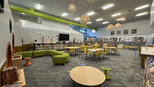 Hallinan Elementary School Library in Lake Oswego