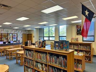 Oakhurst Elementary School Library in Fort Worth