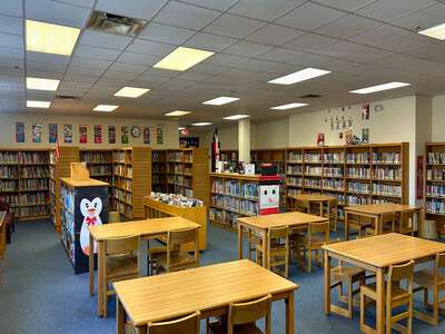 Oakhurst Elementary School Library in Fort Worth