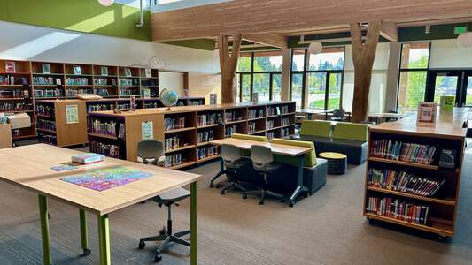 Lakeridge Middle School Library in Lake Oswego