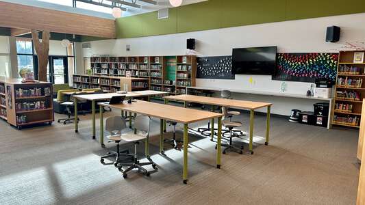 Lakeridge Middle School Library in Lake Oswego