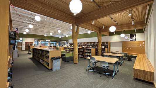Lakeridge Middle School Library in Lake Oswego