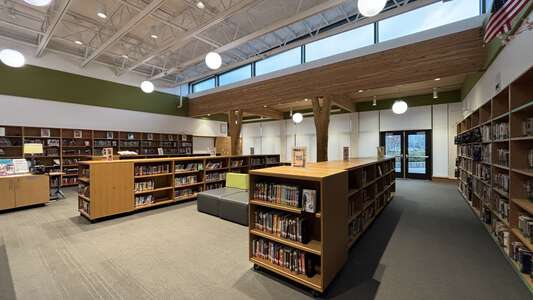 Lakeridge Middle School Library in Lake Oswego