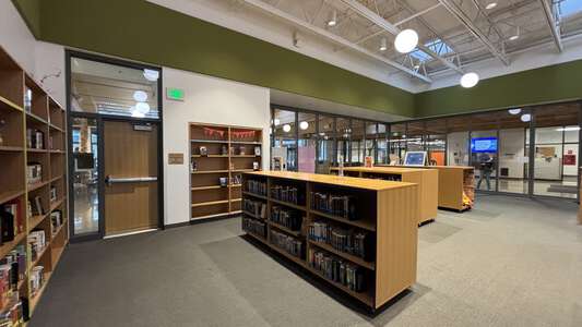 Lakeridge Middle School Library in Lake Oswego