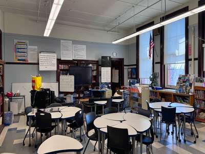 Burr - Jonathan Burr Elementary School Library in Chicago 3