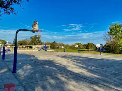 Lawton Chiles Elementary School Outdoor Basketball Courts in Orlando