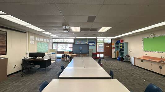 Bubbling Wells Elementary School Classroom Standard in Desert Hot Springs 3