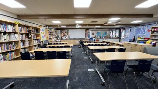 Walterville Elementary School Library in Springfield