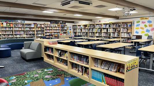 Walterville Elementary School Library in Springfield