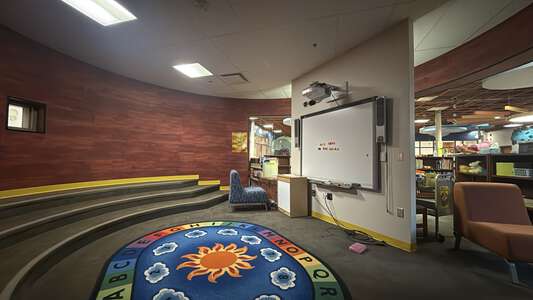 Midwest City Elementary School Library in Midwest City 4