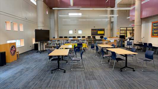 Ellington - Edward K Ellington Elementary School Library in Chicago 3