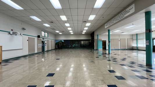 Kelly Middle School Cafeteria in Eugene